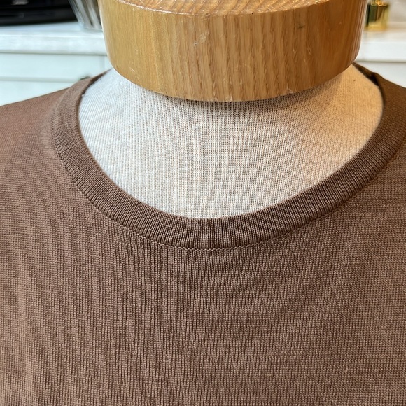 EUC Henri Bendel extrafine merino wool light brown crew neck long sleeve sweater - Picture 2 of 6